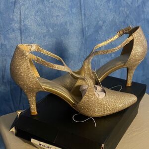 Gold Women's Heels sz 8.5, SL4-1502S001